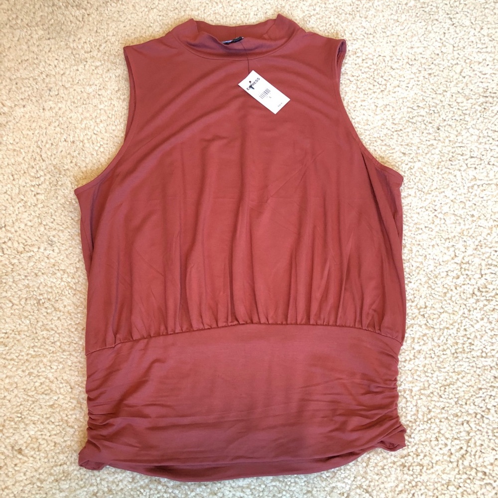 ✨Brand new - Express crew neck tank top.